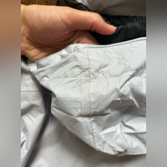 Misty Mountain Waterproof Windbreaker - Picture 15 of 15